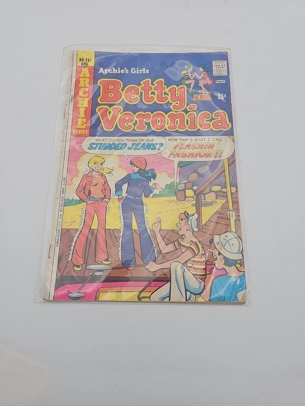 Archie's Girls Betty and Veronica 227 (FN- 5.5) 1974 Now only $6.00